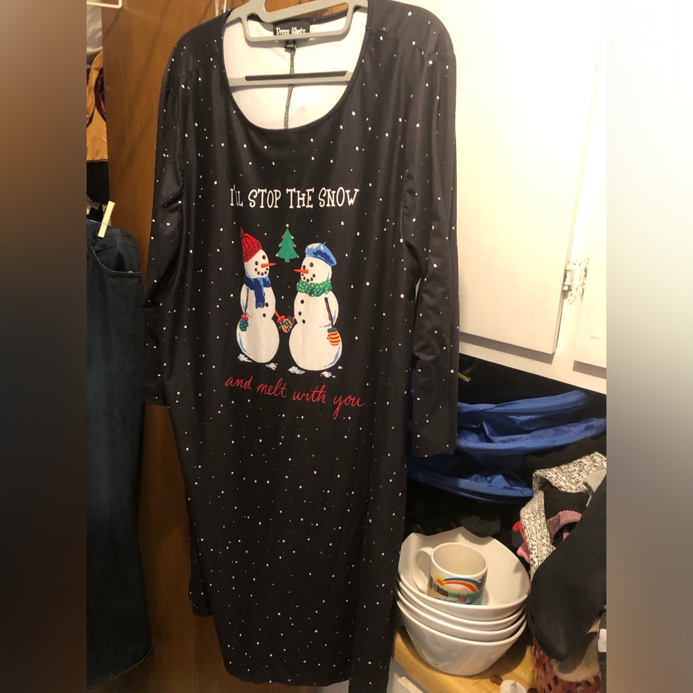 🎄Festive Snowman Print Midi Dress- 40A $20 or $15 w/offer